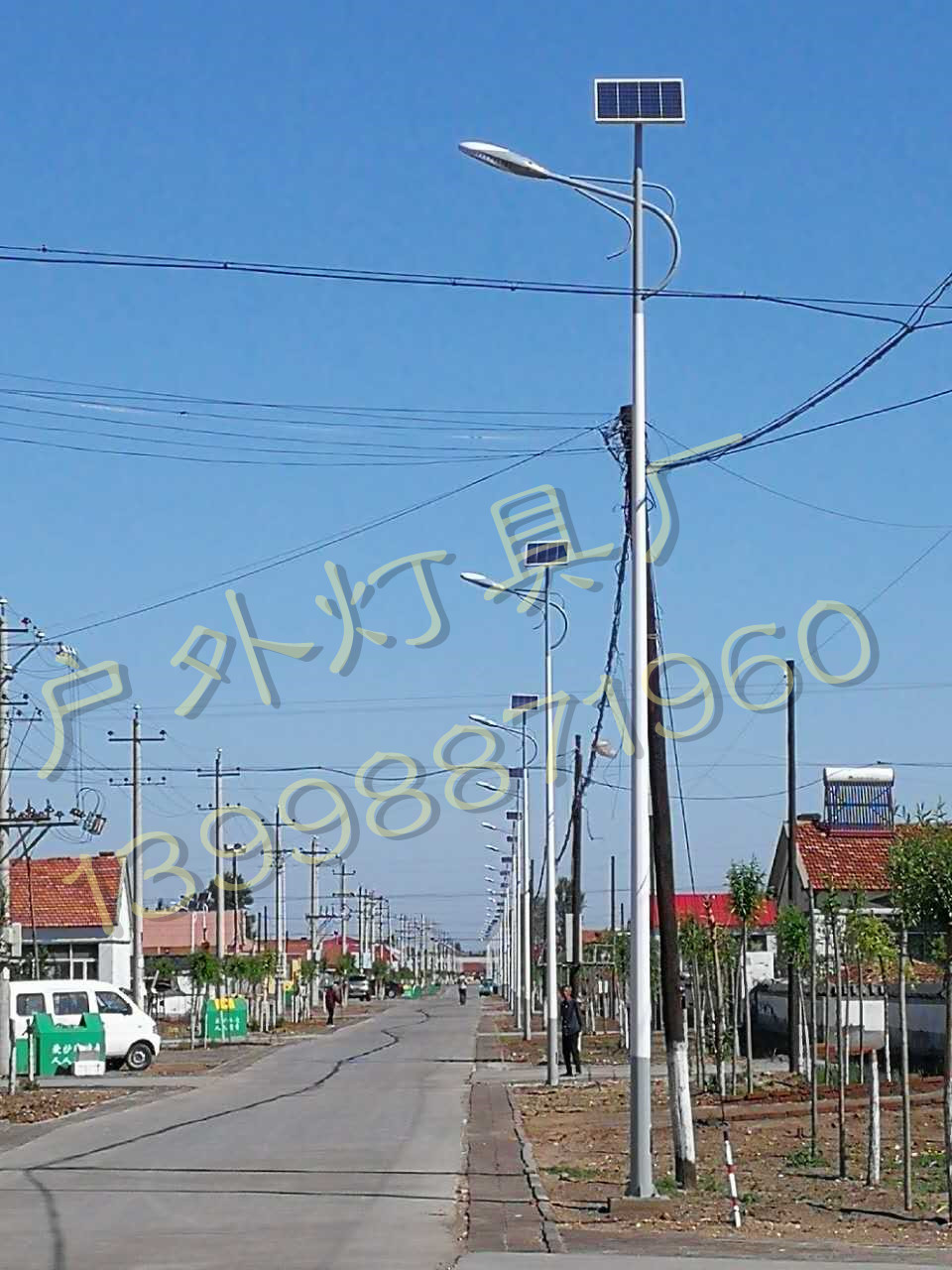 内蒙古开鲁县麦新镇村路8米太阳能路灯258套